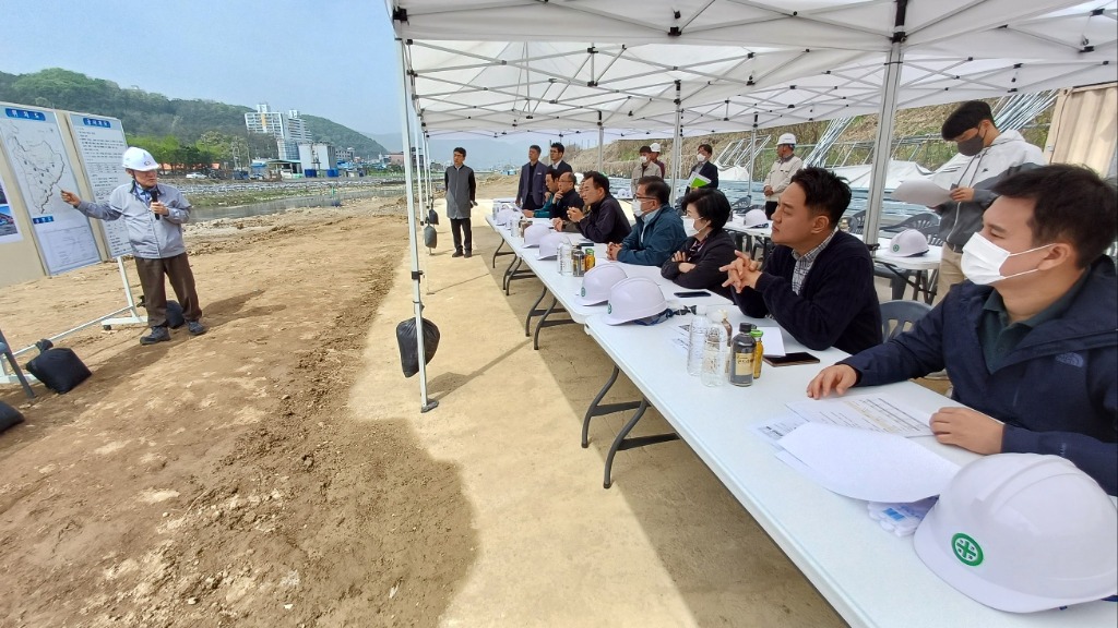 240418 건설교통위원회, 지방하천 정비사업 등 ‘현장중심 정책회의’ 개최 (2).jpg