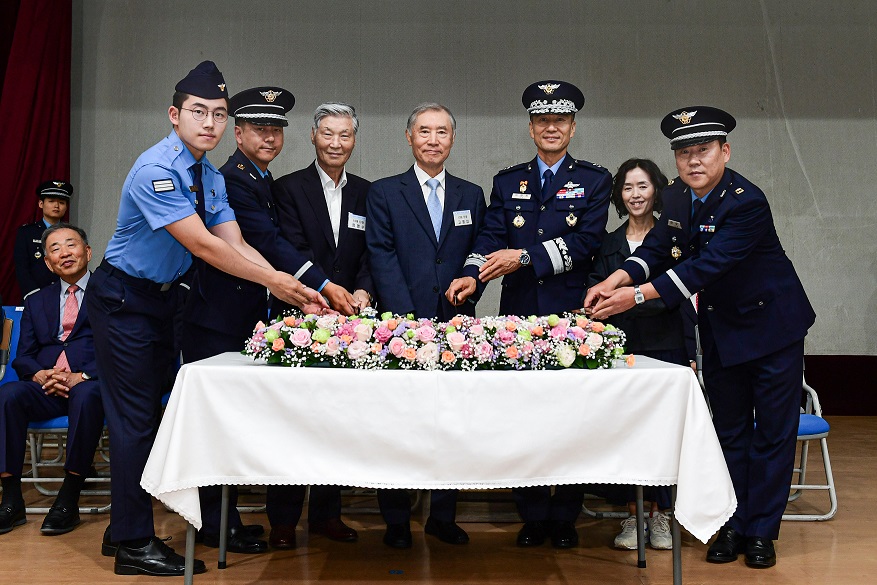 [보도사진] 공군 15비 부대 창설 50주년 기념식(2).jpg