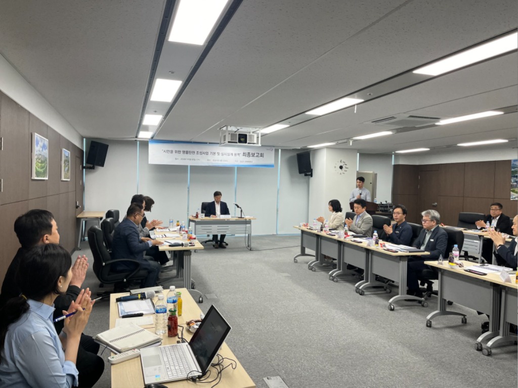 생태하천과-성남시는 5월 2일 시청 4층 상황실에서 ‘명품탄천 조성사업 2단계 추진을 위한 기본 및 실시설계 용역 최종 보고회’를 개최했다.jpg