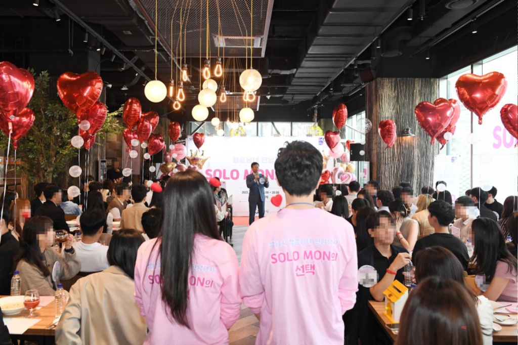 여성가족과-지난해 9월 23일 탭 퍼블릭 판교점에서 열린 성남시 3차 솔로몬의 선택 행사 때(자료사진).jpg