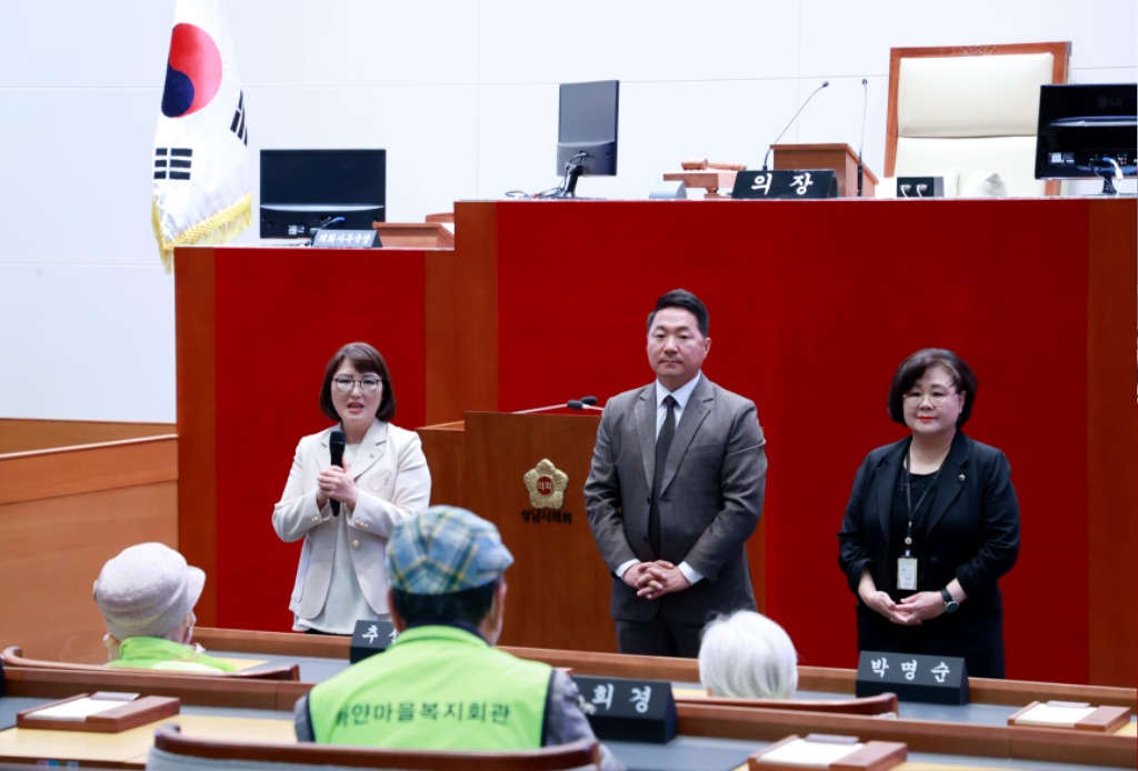 홍보관 견학-2층 본회의장.JPG