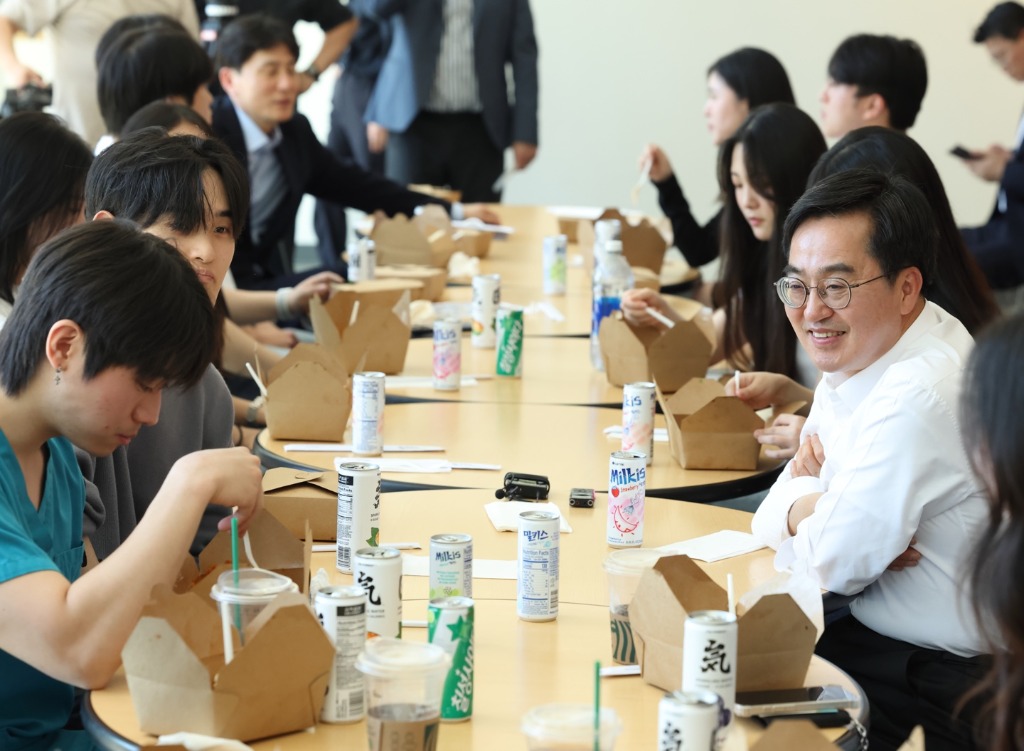 워싱턴대학교 한인학생회 간담회(2).jpg