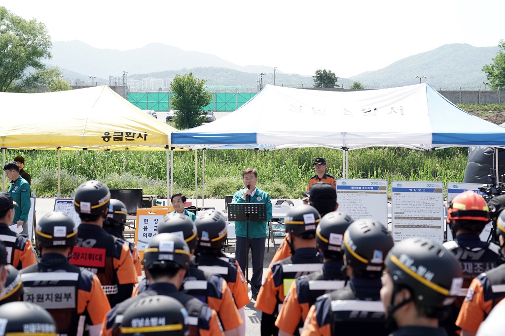 재난안전관-신상진 성남시장이 23일 재난대응 능력 강화를 위한 ‘안전한국훈련’ 에 참석해 인사말을 하고 있다. .JPG