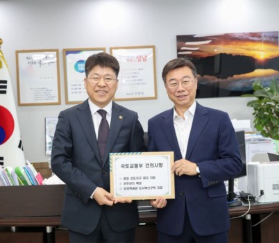 도시개발행정과-신상진 성남시장이 9일 시청 집무실에서 진현환 국토교통부 1차관과 만나 성남시 건의사항을 전달하고 있다. .jpg width: 100%; height : 150px