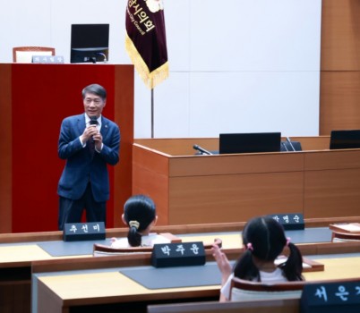 김장권 의원님.JPG width: 100%; height : 150px