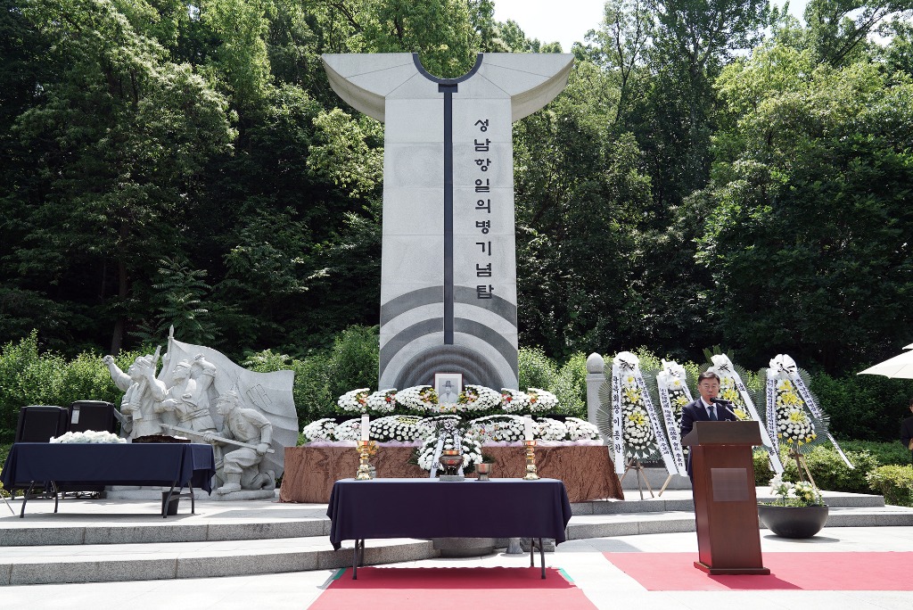 1. 신상진 성남시장, “숭고한 헌신과 뜻 최고 명예와 가치로 존중받을 수 있도록”(1).jpg