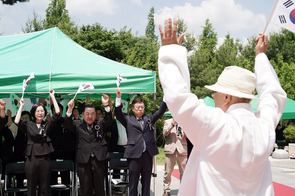 1. 신상진 성남시장, “숭고한 헌신과 뜻 최고 명예와 가치로 존중받을 수 있도록”(4).jpg