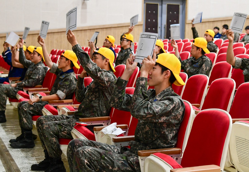 [보도자료]공군15비  정비안전관리 골든벨 경연대회(최종)2.JPG