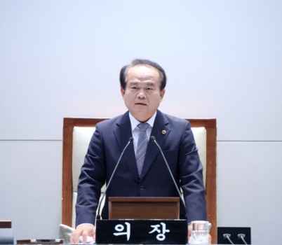 1-1. 의장님 폐회사 사진.JPG width: 100%; height : 150px