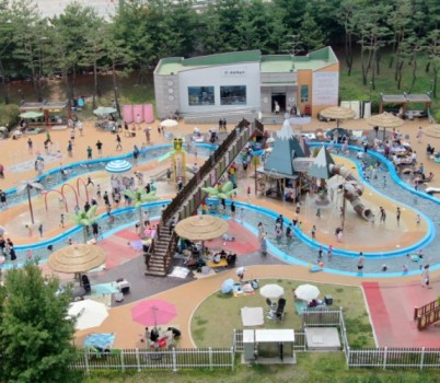 공원과-성남시 분당구 삼평동 화랑공원 물놀이장.jpg width: 100%; height : 150px