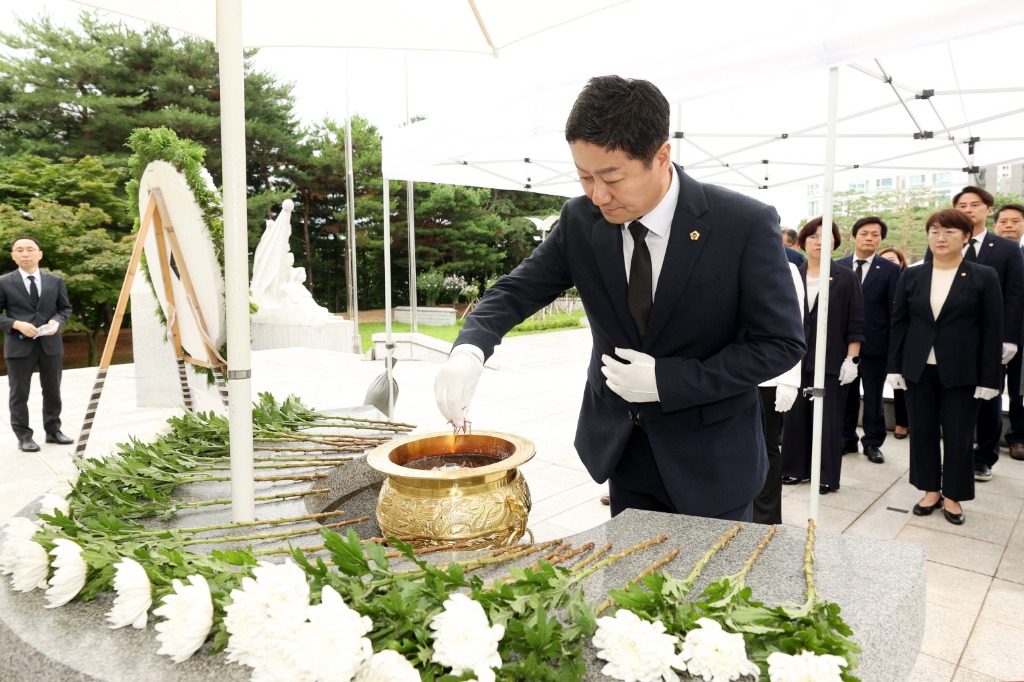 [사진추가]240722 김진경 의장, 취임일성 _강력한 협치모델 정립_...제11대 후반기 의장단 취임식 (1).jpg