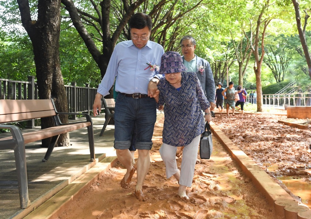 신상진 성남시장, 시민 누구든 편히 맨발 황톳길 누리시길 (2).jpeg