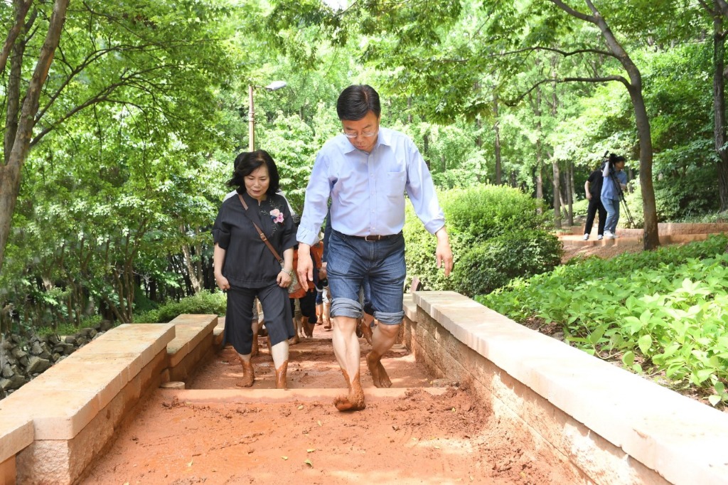 신상진 성남시장, 시민 누구든 편히 맨발 황톳길 누리시길 (5).jpeg