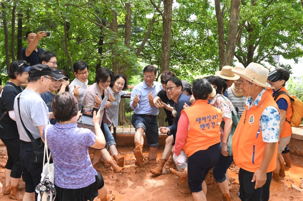 신상진 성남시장, 시민 누구든 편히 맨발 황톳길 누리시길 (6).jpeg