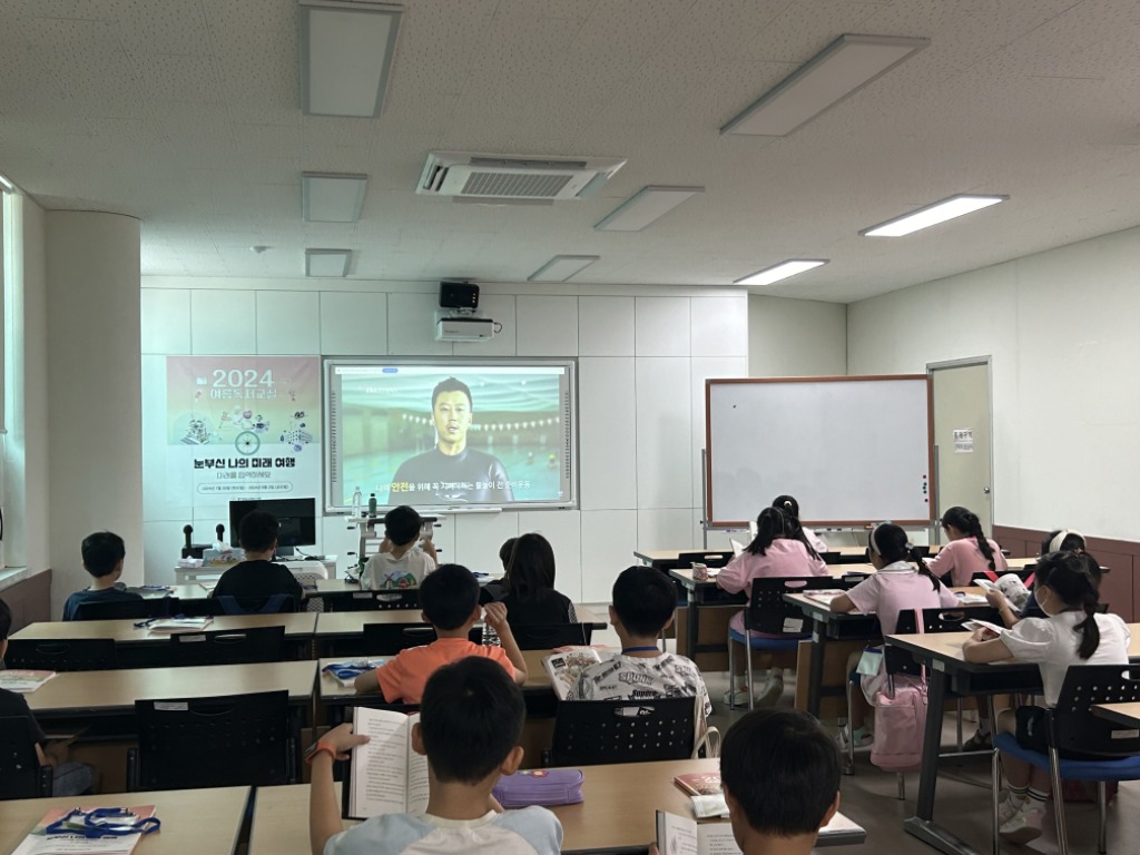 240802_경기성남교육도서관__도서관_안과_밖에서_안전하게_활동해요!(경기성남교육도서관)(사진2).jpg