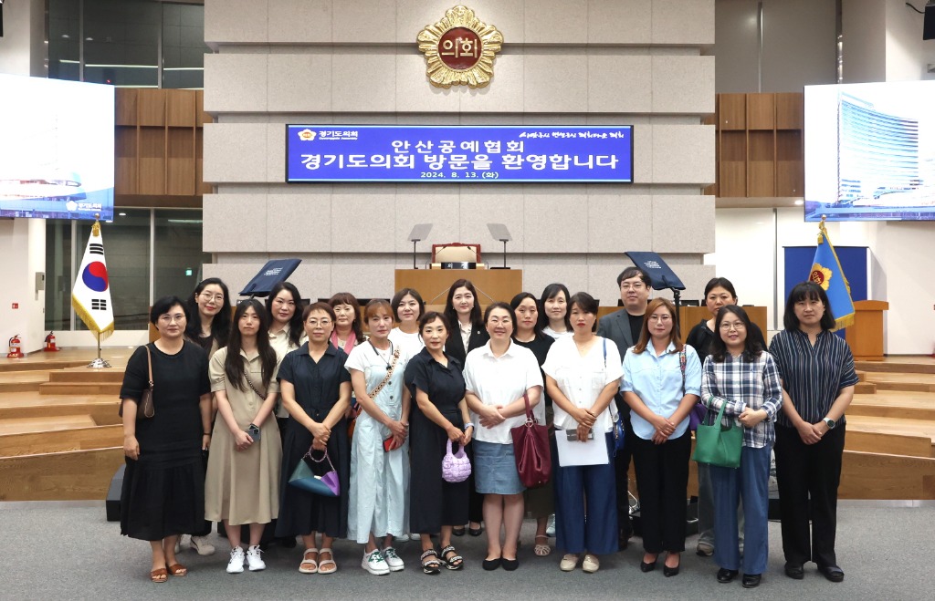 240814 장윤정 의원, 안산 공예협회와 소통…경기도의회 기능과 역할 소개.jpg