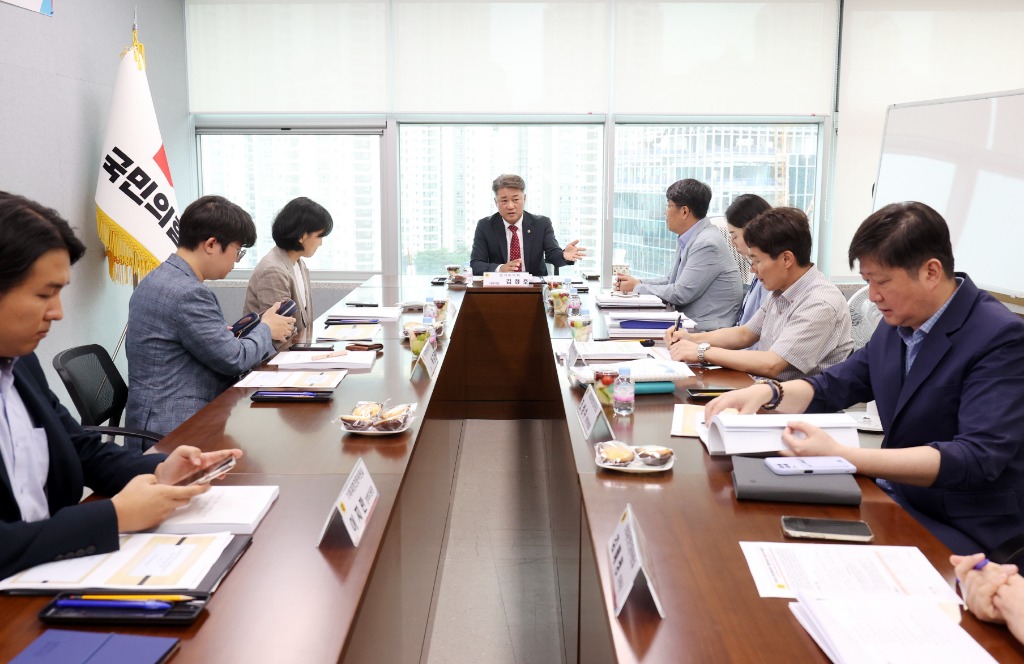 240823 김정호 의원, 도시경쟁력 강화 규제혁신을 위한 경기도의회의 역할 연구 (2).jpg