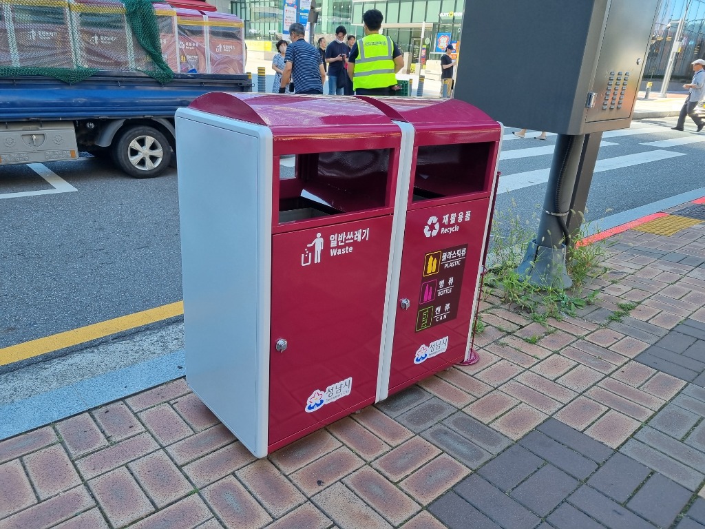 자원순환과-성남시, 시민편의 중심 ‘가로쓰레기통’ 다시 태어난다 (2).jpg