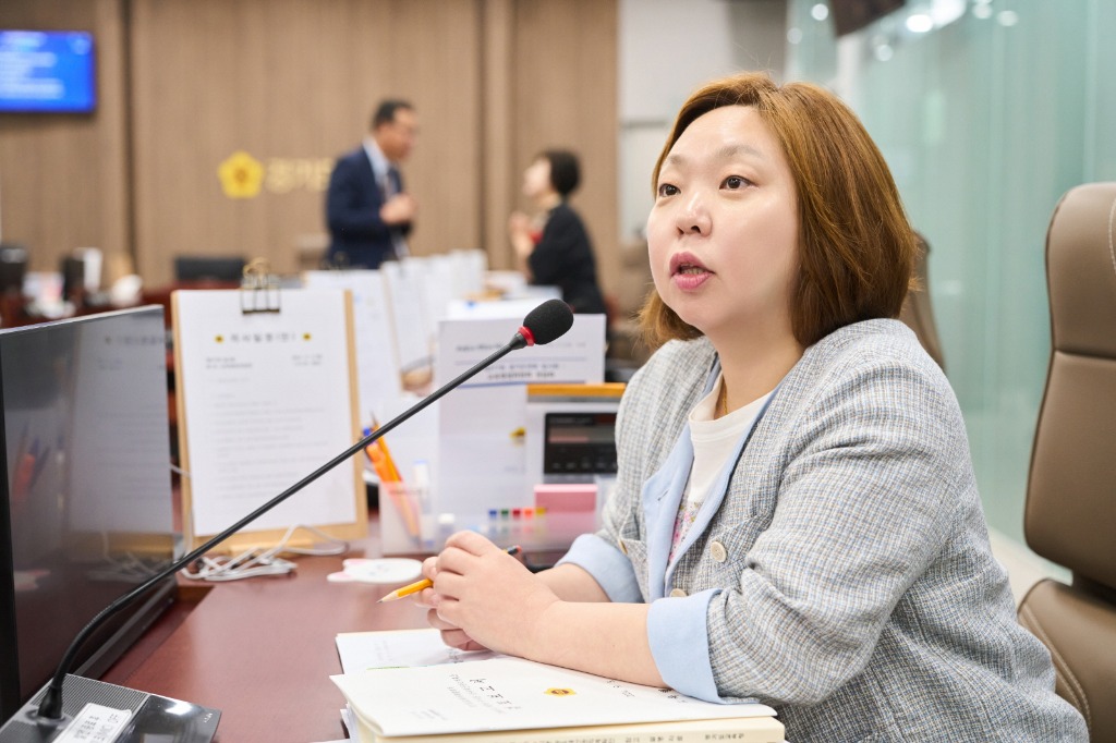 240909 전자영 의원, ‘해마다 30억씩 출연하는 경기교육장학재단 사업계획 재설계’ 주문.jpg