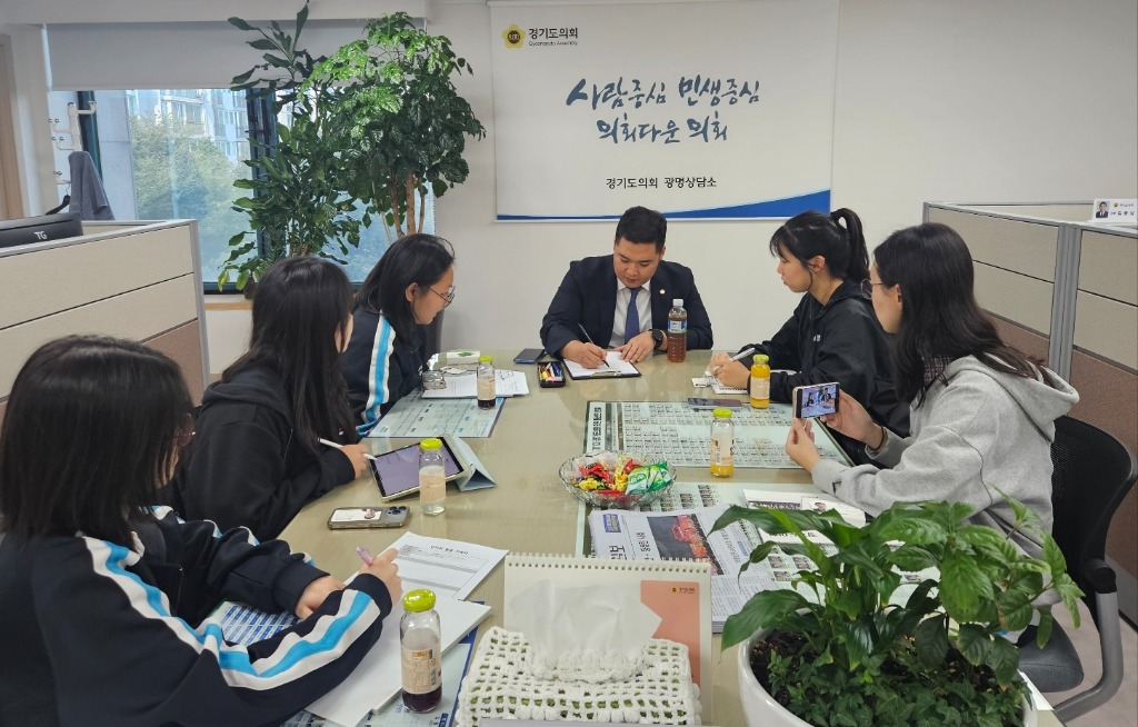 240930 최민 의원, 광명 충현고등학교 학생들과 직업탐구 특별한 만남의 자리 (2).jpg