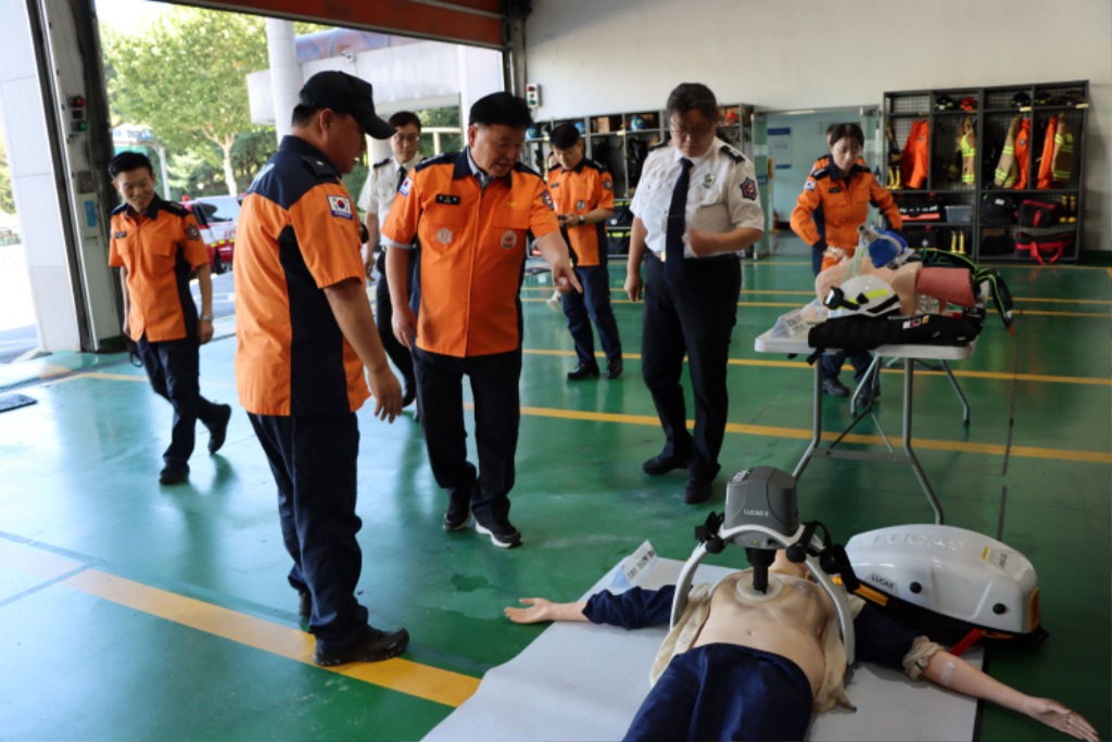 241004 성기황 의원, 군포시민 지키는 일일 명예소방서장으로 활동 (2).JPG