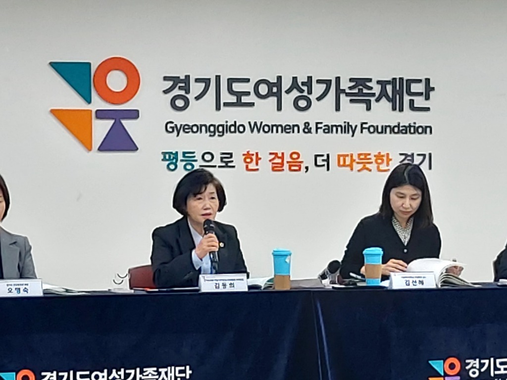 241010 김동희 의원, 경기도 여성의 건강실태와 정책지원 개선 토론회 참석 (1).jpg