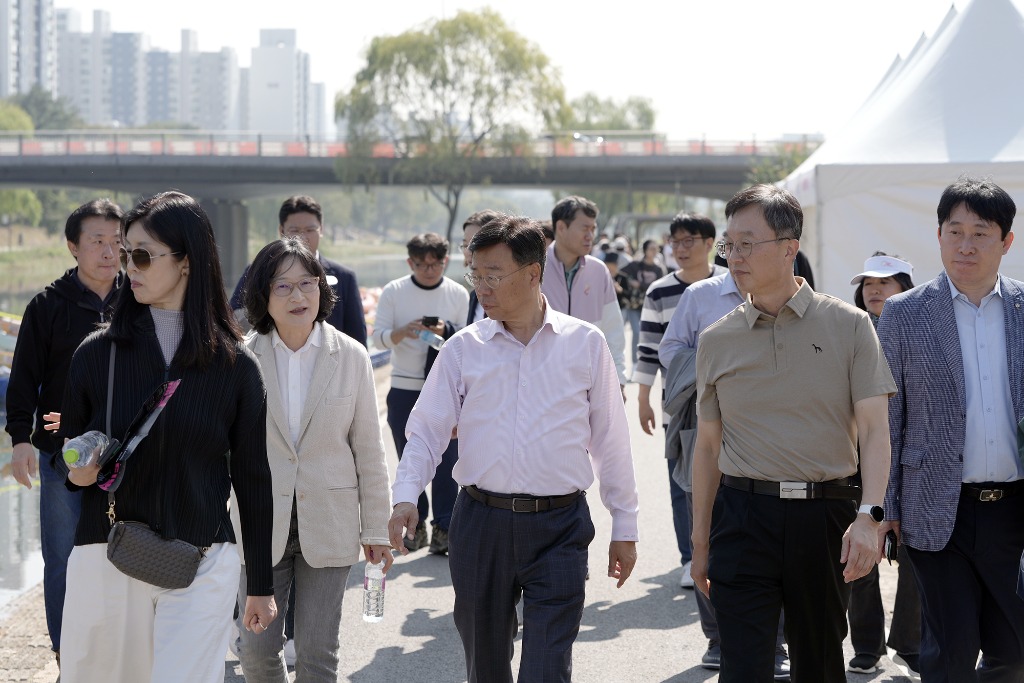신상진 성남시장, _2024 성남페스티벌_ 탄천 행사장 안전 점검(1).jpeg