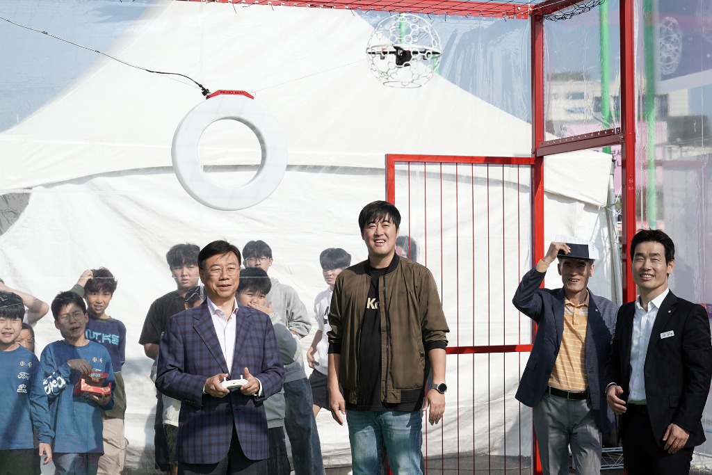 신상진 성남시장, 제1회 성남시장배 유소년 드론 축구대회(4).jpeg