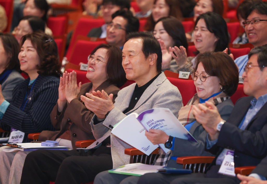 241025_임태희_교육감__경기공유학교__다양하고_더_넓고_더_깊을_수_있어”(사진6).jpg