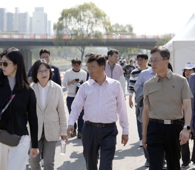 신상진 성남시장, _2024 성남페스티벌_ 탄천 행사장 안전 점검(1).jpeg