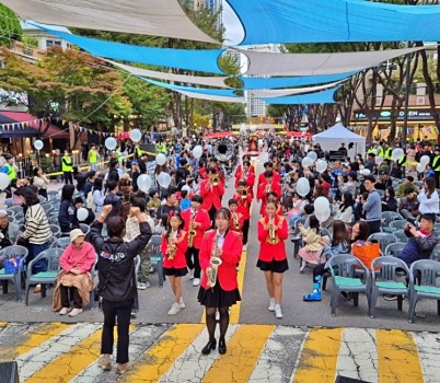 20241021 정자1동 차 없는 카페거리 축제, 성공적 마무리 (1).jpg width: 100%; height : 150px