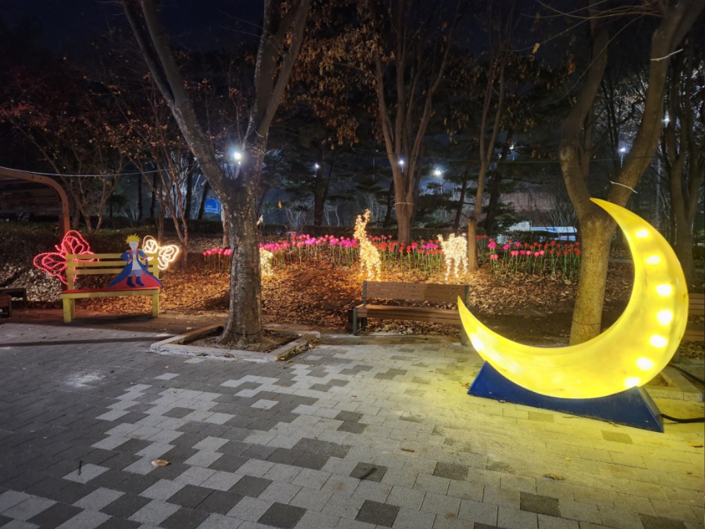 복정동-성남시 복정동 어울림 빛축제 산책로 빛 조형 장식물(자료사진).jpg