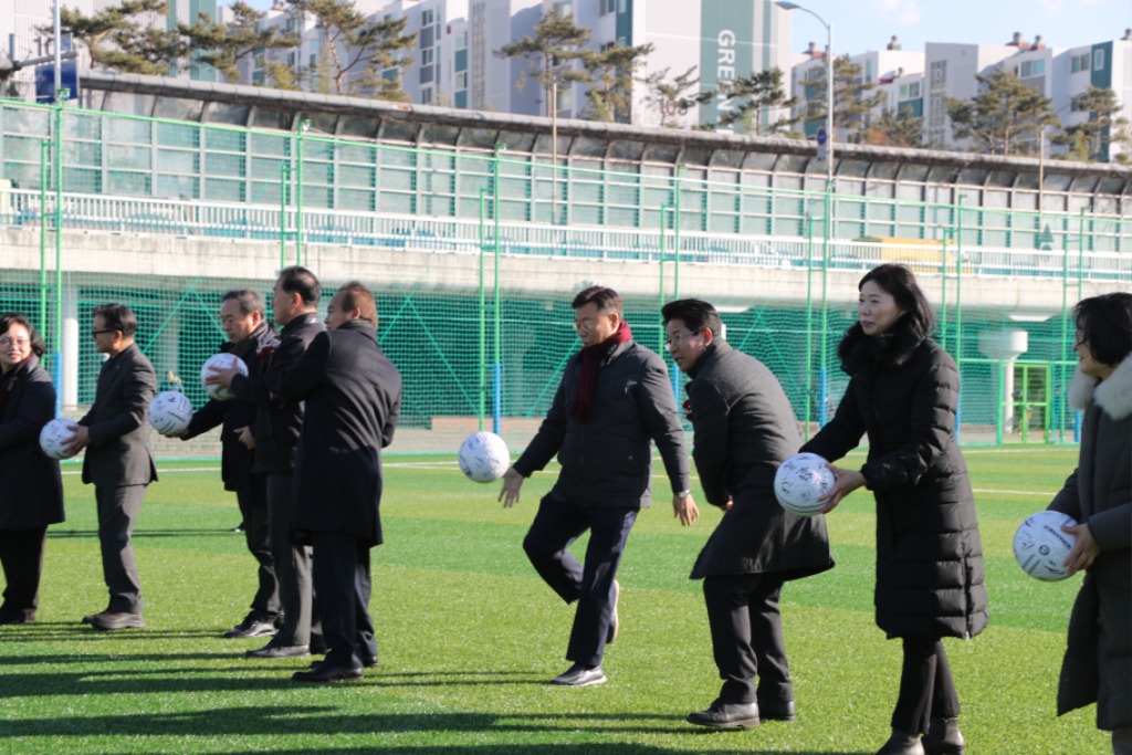 신상진 성남시장, 명품탄천 축구장 개장식 참석(3).jpeg