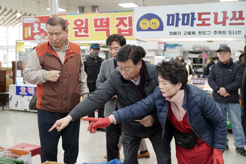 신상진 성남시장, 설 맞이 전통시장 방문하여 상인 격려 (2).jpg