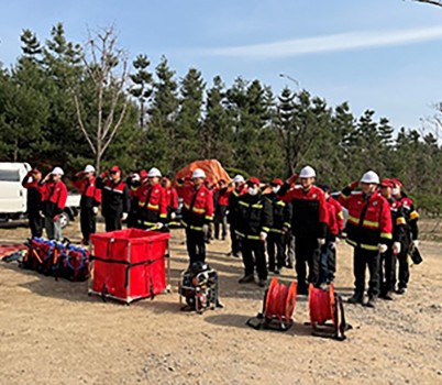 녹지과-성남시 주요 등산로 등에 배치되는 산불전문 예방진화대와 산불감시원들.jpg