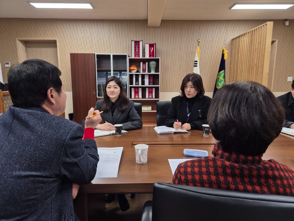 (250207)장윤정 의원, 안산 본오중·학현초 교육 현안 청취(1).jpg