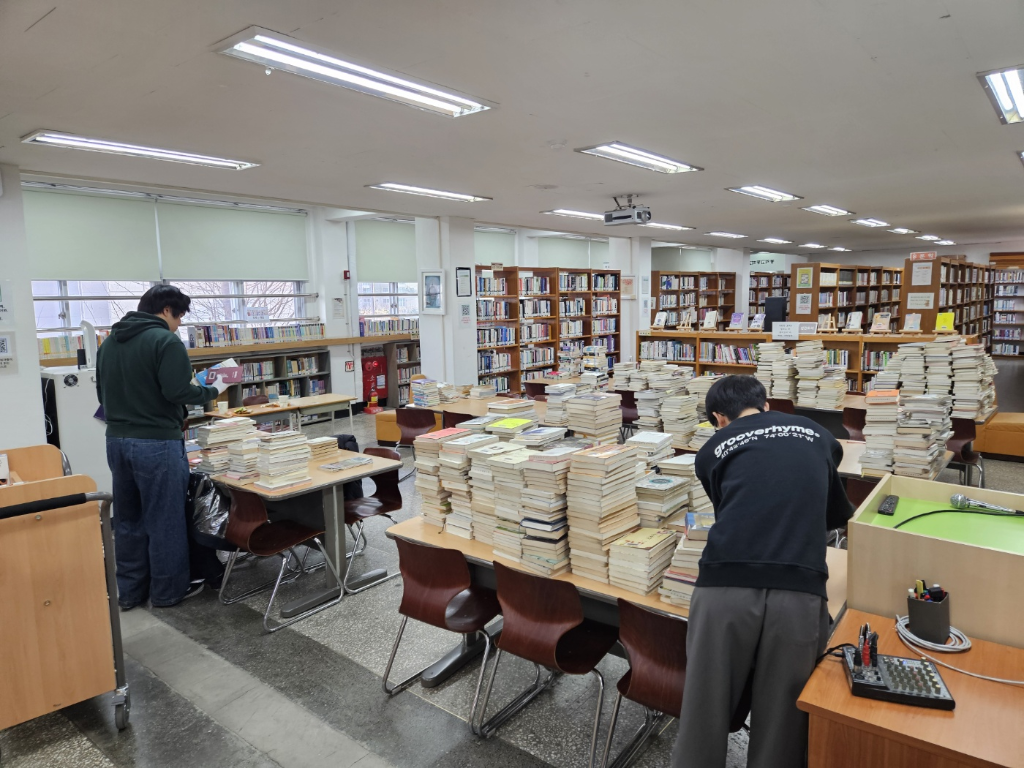 250218_경기성남교육도서관__학교_도서관_장서_53만_권_점검지원(현장점검사진).png