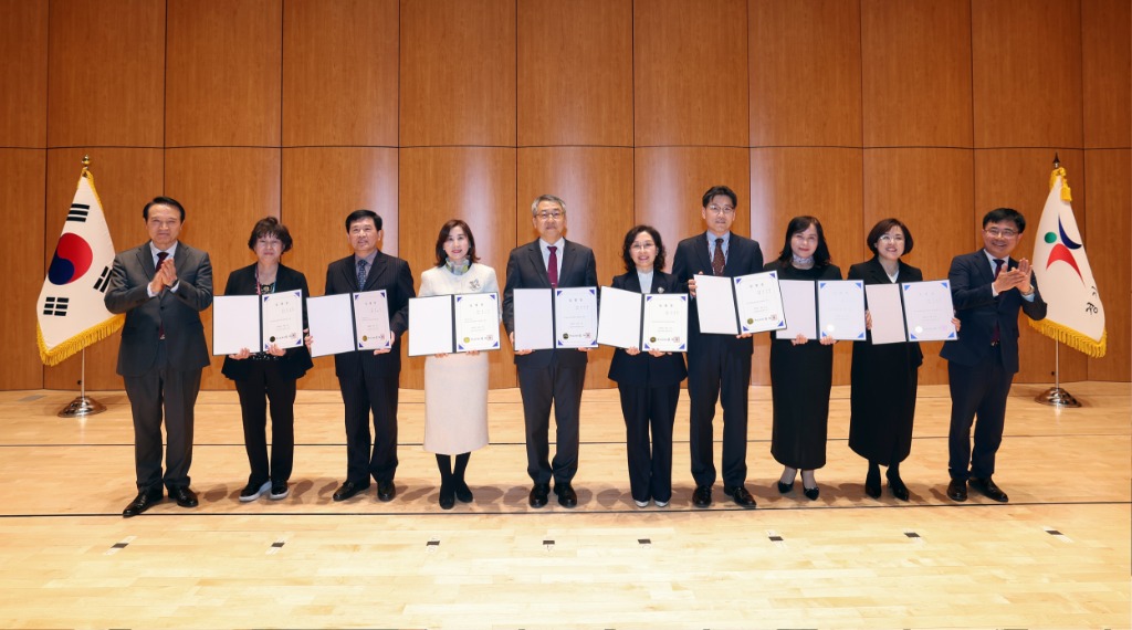 250219_경기도교육청__2025.3.1자_신임_교(원)장__교육전문직원_임명장_수여(사진3).JPG