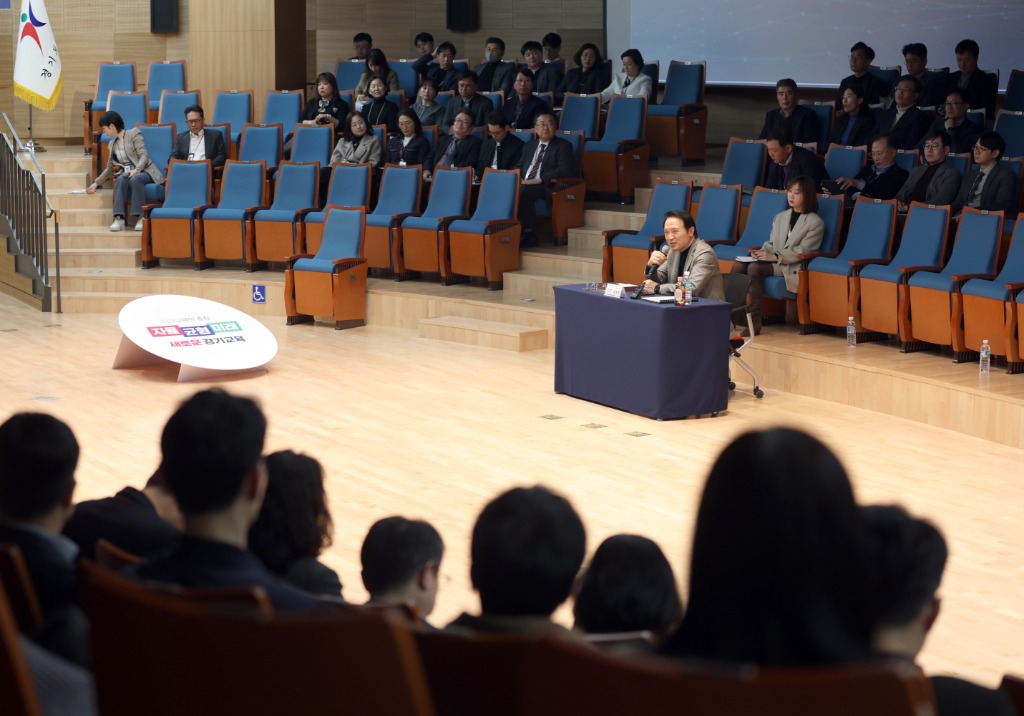 250221_임태희_교육감_“일신우일신(日新又日新)__외부_개방과_부단한_혁신이_미래교육청의_기본”(정책기획관)(사진3).JPG