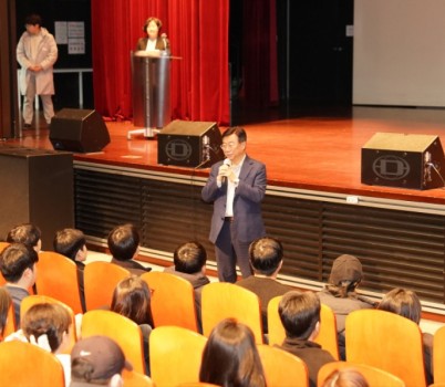 신상진 성남시장, 2025년 대학생 지방행정체험 역량교육 참석해 연수생 격려(1).jpg