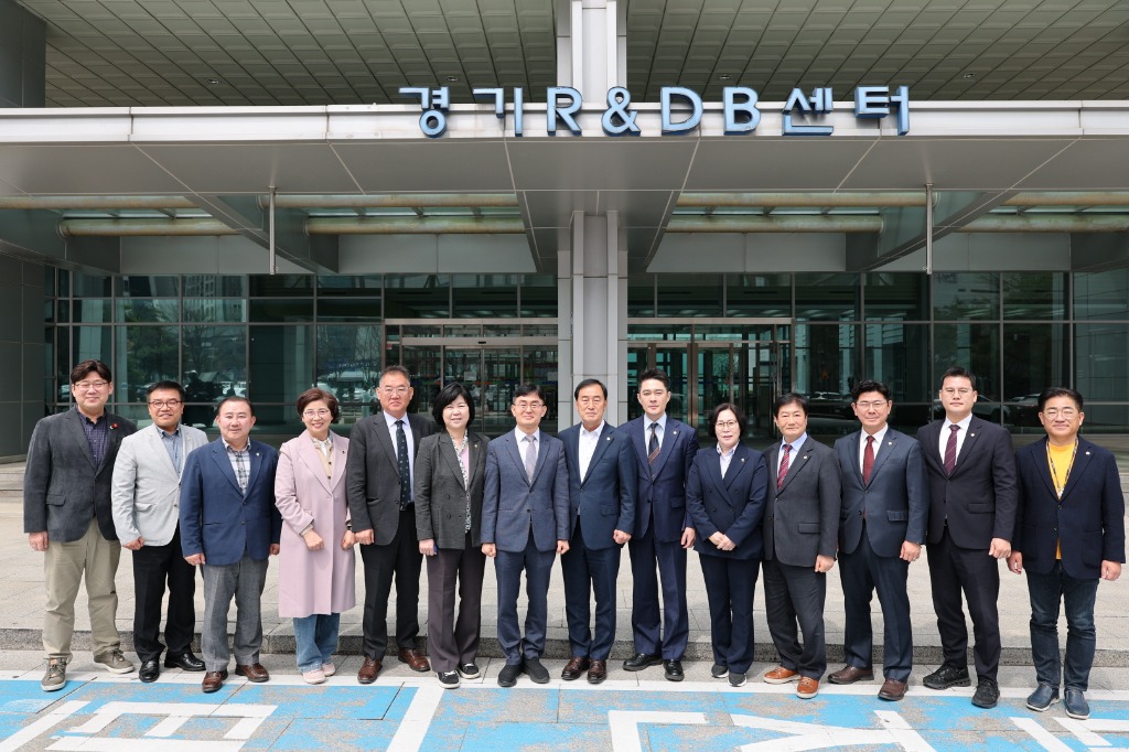 250410 경기도의회 미래과학협력위원회, 현장에서 답을 찾다...경기도경제과학진흥원, 차세대융합기술연구원 현장방문 (1).JPG