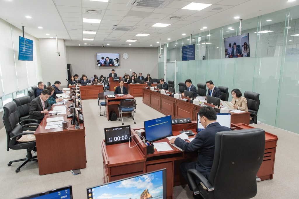 250410 박재용 의원, 경기도 시각장애인 현장영상해설 지원 조례안 상임위 통과 (2).jpg