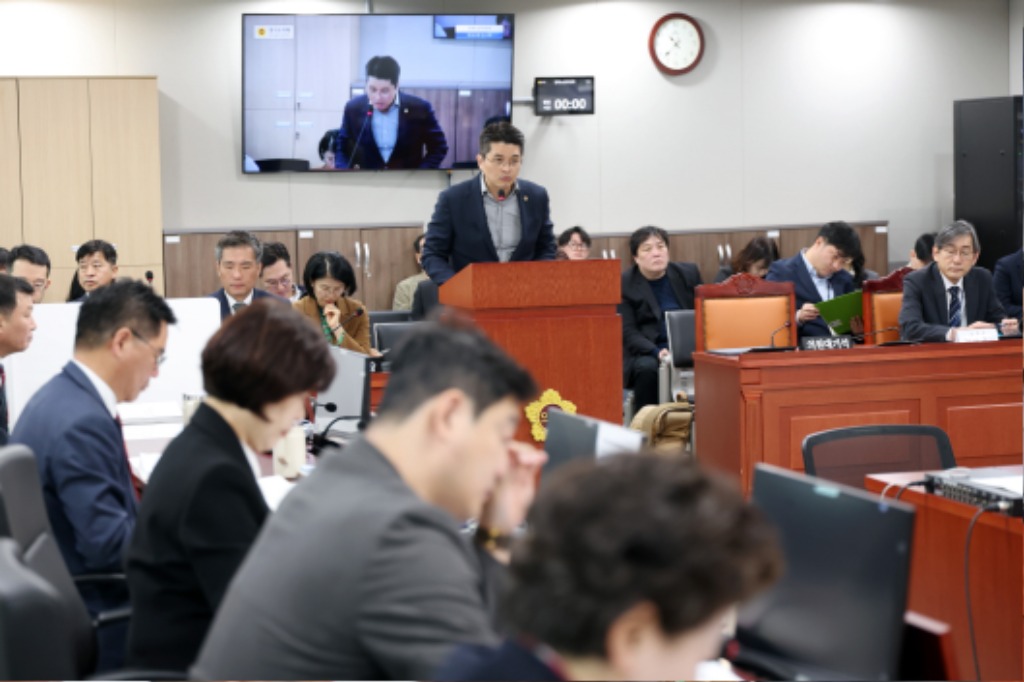 250410 이재영 의원,  대표발의한 경기도 전통시장 및 상점가 육성을 위한 조례 일부개정조례안 상임위 통과! (2).JPG