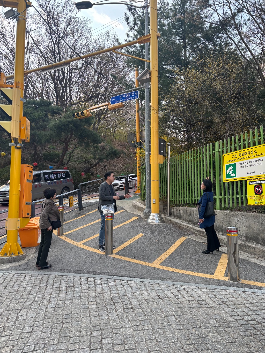 (사진2)문승호 경기도의원 단대초 통학로 안전 위한 현장 점검 실시.jpg