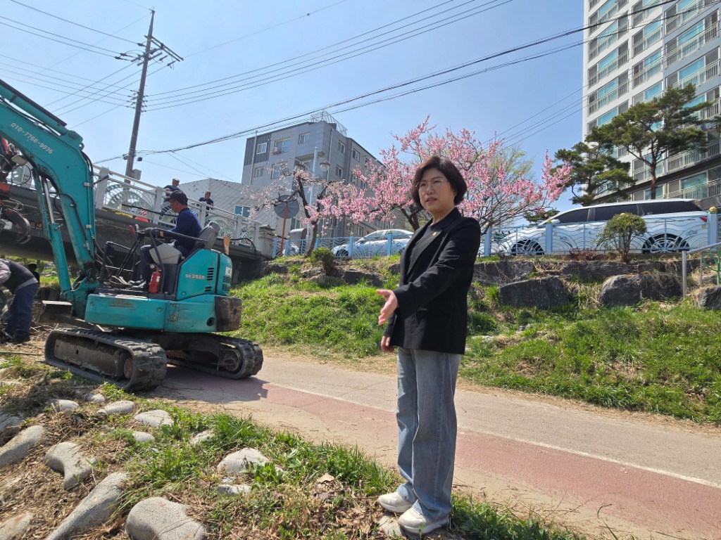 250411 이애형- ‘수원천변 일원 환경개선’ 공사현장 찾아_사진.jpg