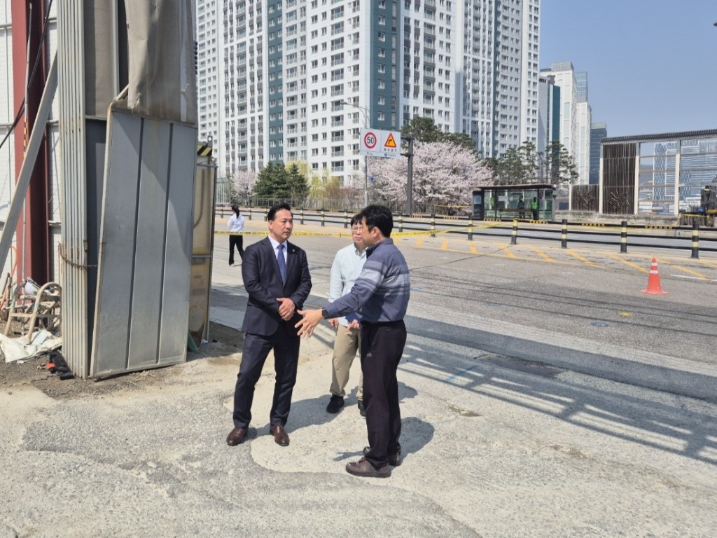 [사진] 250411_김용성 의원_일직동 신안산선 붕괴 위험 현장 긴급 방문2.jpg