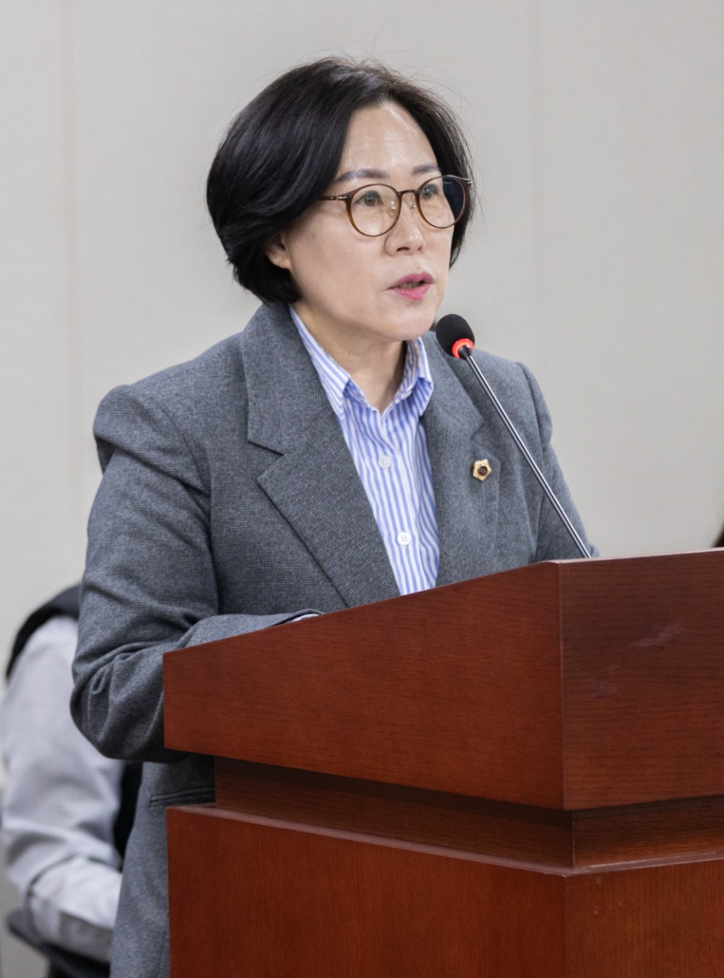 250414 서현옥 의원, 경기도 피지컬 인공지능 산업 육성 및 지원 조례안 상임위 통과...미래 성장 동력 확보를 위한 첫걸음.jpg
