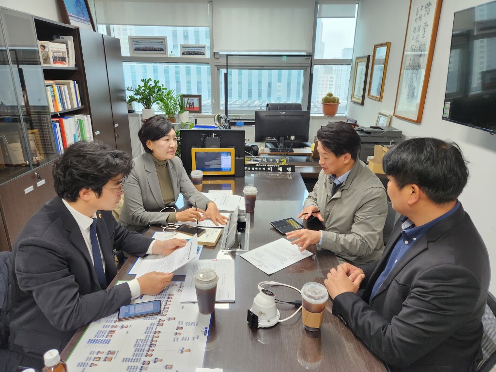 250414 이채명·박상현 의원, AI기반 스마트 승강기 안전플랫폼 도입 논의... 경기도형 안전정책 확대 필요 (4).jpg