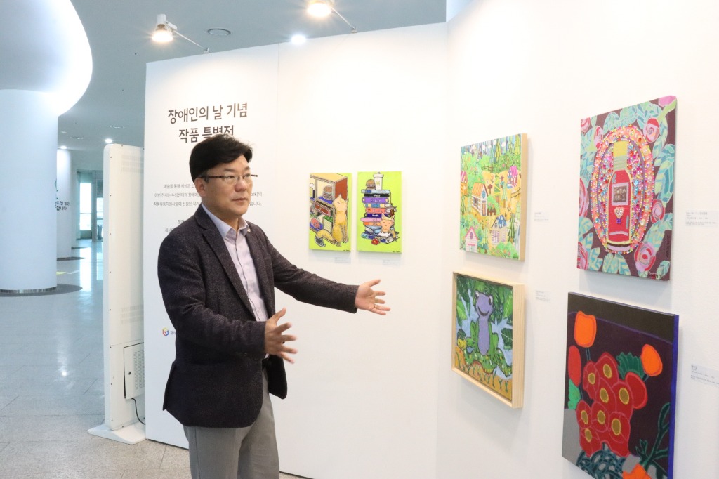 250417 최만식 의원, 예술에 경계는 없다...장애예술인 특별전 방문 (1).jpg