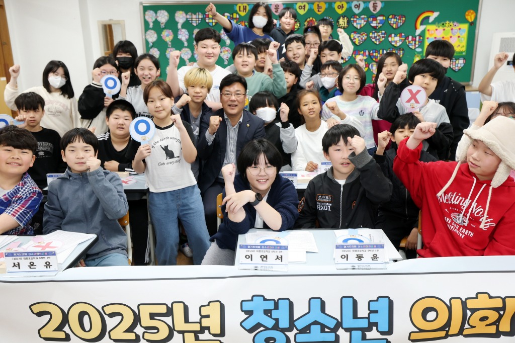 250423 최만식 의원, 경기도의회가 교실로...청소년 의회교실 현장 방문 (2).JPG